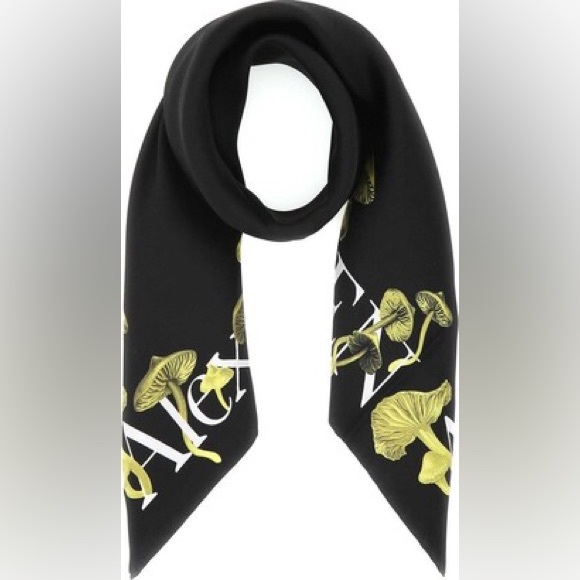 NWT 🍄 Alexander McQueen black mushroom silk square twill scarf - Picture 6 of 10